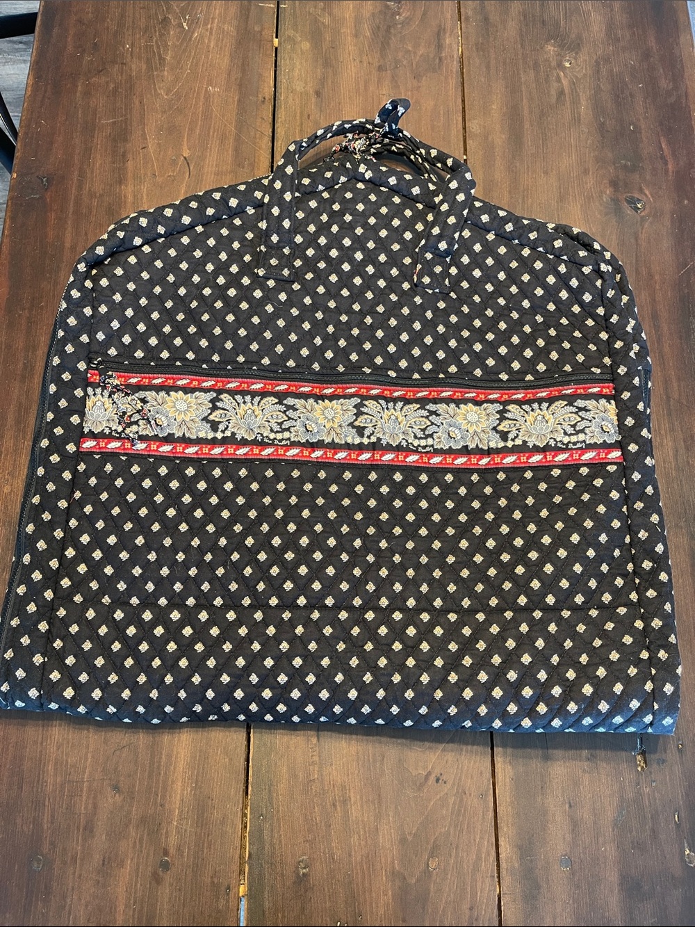 Vera Bradley Retired Quilted Garment Travel Bag Black Red
